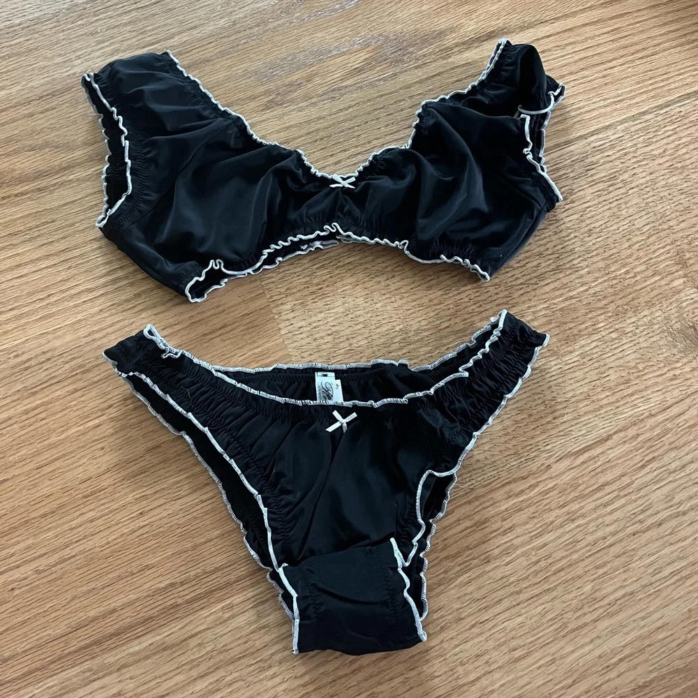 Frankie’s Bikinis set